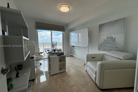 Condo in Miami, Florida, 1 bedroom  № 2077913 - photo 22