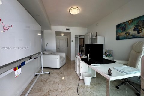Condo in Miami, Florida, 1 bedroom  № 2077913 - photo 25