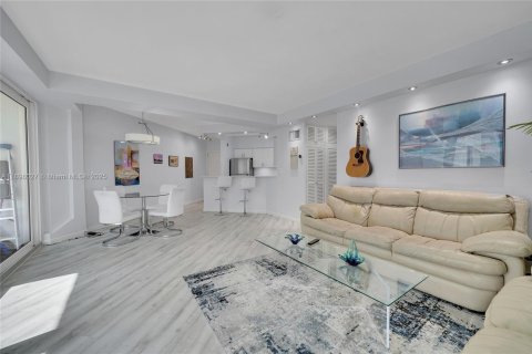 Condominio en venta en Fort Lauderdale, Florida, 1 dormitorio, 69.68 m2 № 1949738 - foto 13