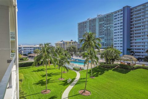 Condominio en venta en Fort Lauderdale, Florida, 1 dormitorio, 69.68 m2 № 1949738 - foto 16