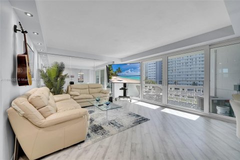 Condominio en venta en Fort Lauderdale, Florida, 1 dormitorio, 69.68 m2 № 1949738 - foto 12
