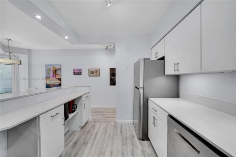 Condominio en venta en Fort Lauderdale, Florida, 1 dormitorio, 69.68 m2 № 1949738 - foto 4
