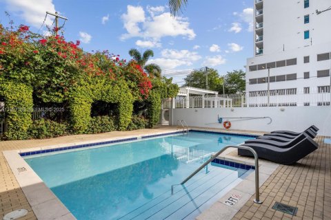 Copropriété à vendre à Miami, Floride: 2 chambres, 97.18 m2 № 1989079 - photo 9