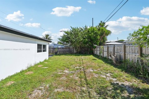Casa en venta en Pompano Beach, Florida, 3 dormitorios, 110 m2 № 1857478 - foto 27