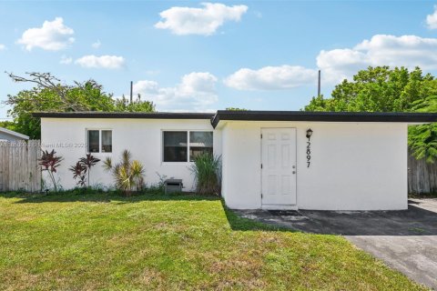 Casa en venta en Pompano Beach, Florida, 3 dormitorios, 110 m2 № 1857478 - foto 1
