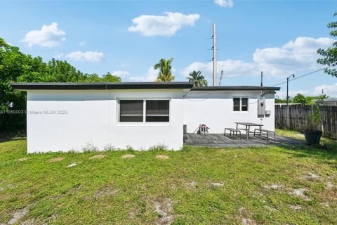 Casa en venta en Pompano Beach, Florida, 3 dormitorios, 110 m2 № 1857478 - foto 25