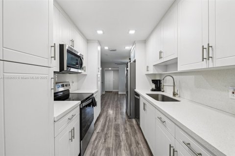 Casa en venta en Pompano Beach, Florida, 3 dormitorios, 110 m2 № 1857478 - foto 8