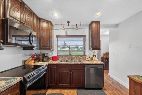 Villa ou maison à vendre à Winter Haven, Floride: 3 chambres, 201.78 m2 № 2289599 - photo 6