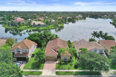 House in Pembroke Pines, Florida 3 bedrooms, 174.84 sq.m. № 2019481