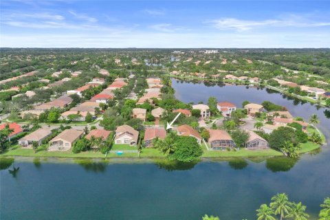 Купить виллу или дом в Пемброк-Пайнс, Флорида 6 комнат, 174.84м2, № 2019481 - фото 12