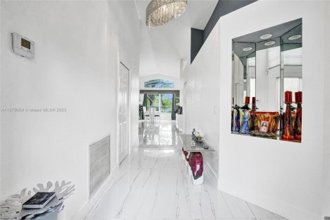 Купить виллу или дом в Пемброк-Пайнс, Флорида 6 комнат, 174.84м2, № 2019481 - фото 21