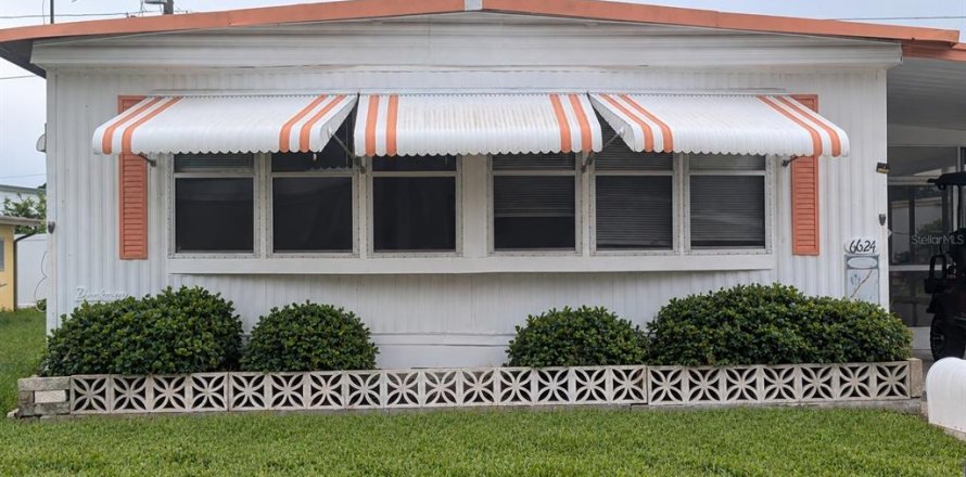 Apartment in New Port Richey, Florida 2 bedrooms, 71.35 sq.m. № 2379813
