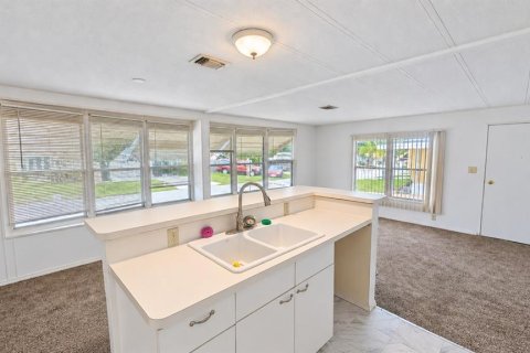 Apartment in New Port Richey, Florida 2 bedrooms, 71.35 sq.m. № 2379813 - photo 2