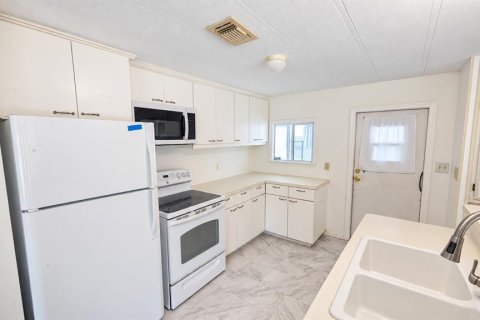 Apartment in New Port Richey, Florida 2 bedrooms, 71.35 sq.m. № 2379813 - photo 3