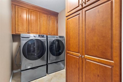 Casa en venta en Temple Terrace, Florida, 5 dormitorios, 364.64 m2 № 1750725 - foto 28