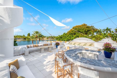 Casa en alquiler en Miami Beach, Florida, 7 dormitorios, 753.44 m2 № 2010668 - foto 20