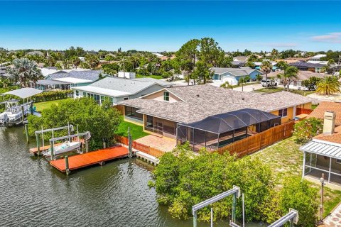 House in Apollo Beach, Florida 4 bedrooms, 277.68 sq.m. № 2124248