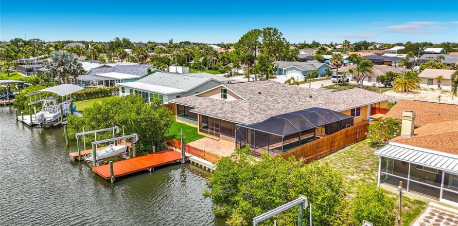 Villa ou maison à Apollo Beach, Floride 4 chambres, 277.68 m2 № 2124248