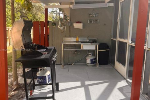 Купить виллу или дом в Лихай-Эйкерс, Флорида 6 спален, 224.82м2, № 1978787 - фото 22