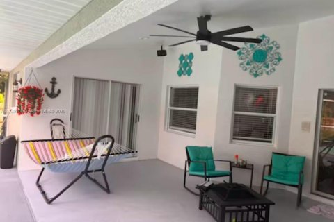 Купить виллу или дом в Лихай-Эйкерс, Флорида 6 спален, 224.82м2, № 1978787 - фото 15