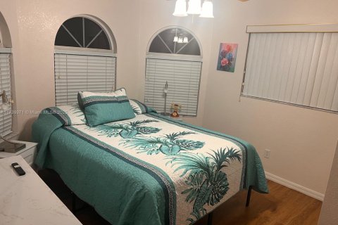 Купить виллу или дом в Лихай-Эйкерс, Флорида 6 спален, 224.82м2, № 1978787 - фото 10