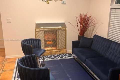 Купить виллу или дом в Лихай-Эйкерс, Флорида 6 спален, 224.82м2, № 1978787 - фото 9