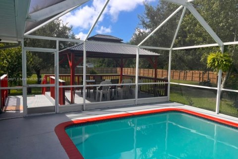 Купить виллу или дом в Лихай-Эйкерс, Флорида 6 спален, 224.82м2, № 1978787 - фото 26
