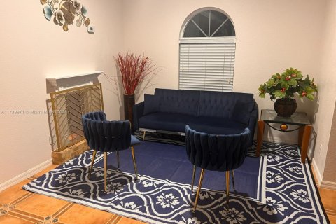 Купить виллу или дом в Лихай-Эйкерс, Флорида 6 спален, 224.82м2, № 1978787 - фото 8