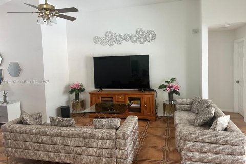 Купить виллу или дом в Лихай-Эйкерс, Флорида 6 спален, 224.82м2, № 1978787 - фото 3