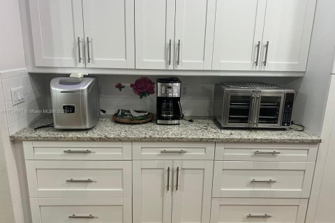 Купить виллу или дом в Лихай-Эйкерс, Флорида 6 спален, 224.82м2, № 1978787 - фото 23