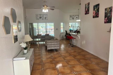 Купить виллу или дом в Лихай-Эйкерс, Флорида 6 спален, 224.82м2, № 1978787 - фото 5