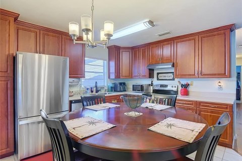 House in Brandon, Florida 3 bedrooms, 145.95 sq.m. № 2425332 - photo 11