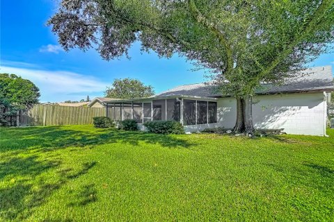 House in Brandon, Florida 3 bedrooms, 145.95 sq.m. № 2425332 - photo 27
