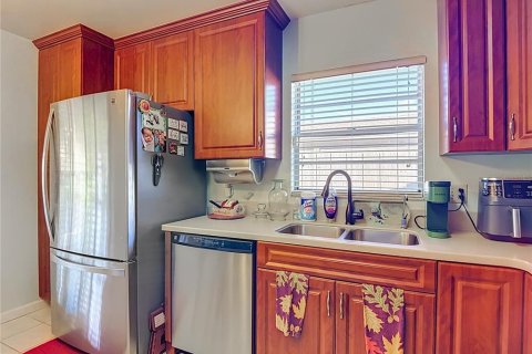 House in Brandon, Florida 3 bedrooms, 145.95 sq.m. № 2425332 - photo 12