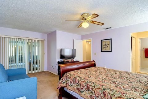 House in Brandon, Florida 3 bedrooms, 145.95 sq.m. № 2425332 - photo 23