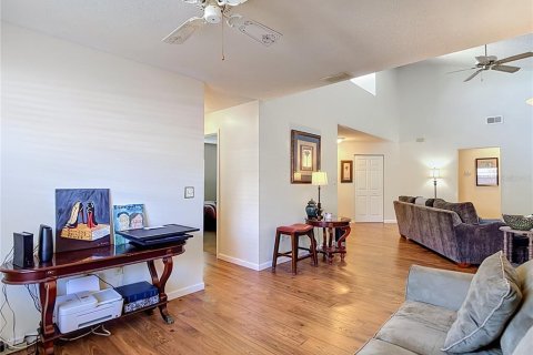 House in Brandon, Florida 3 bedrooms, 145.95 sq.m. № 2425332 - photo 9