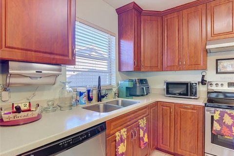 House in Brandon, Florida 3 bedrooms, 145.95 sq.m. № 2425332 - photo 14