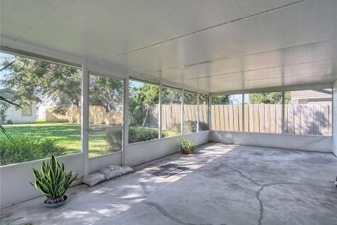 House in Brandon, Florida 3 bedrooms, 145.95 sq.m. № 2425332 - photo 26