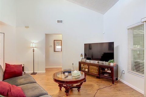 House in Brandon, Florida 3 bedrooms, 145.95 sq.m. № 2425332 - photo 8