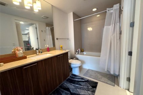 Condo in Doral, Florida, 2 bedrooms  № 1840859 - photo 9