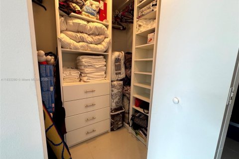Condo in Doral, Florida, 2 bedrooms  № 1840859 - photo 6