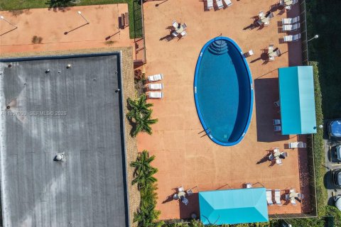 Купить кондоминиум в Санрайз, Флорида 2 спальни, 78.97м2, № 2020645 - фото 29