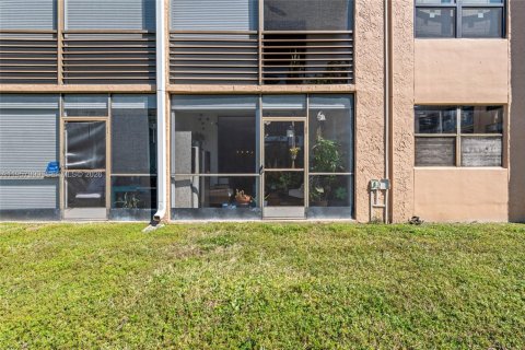 Купить кондоминиум в Санрайз, Флорида 2 спальни, 78.97м2, № 2020645 - фото 18