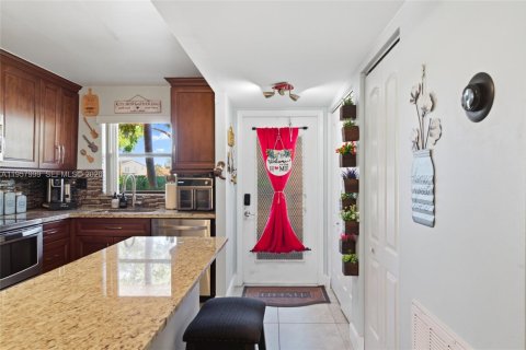 Купить кондоминиум в Санрайз, Флорида 2 спальни, 78.97м2, № 2020645 - фото 3