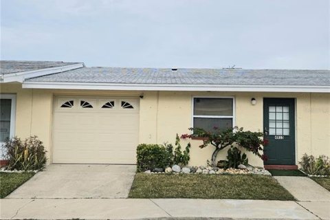 Condominio en New Port Richey, Florida, 1 dormitorio № 2104162