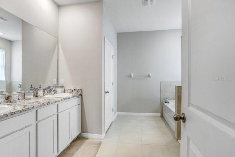 House in Bradenton, Florida 4 bedrooms, 189.99 sq.m. № 1903063 - photo 25