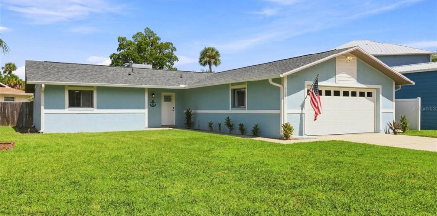 Casa en Crystal River, Florida 3 dormitorios, 124.3 m2 № 2333943
