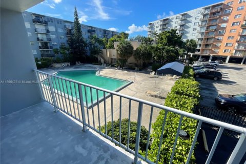 Condominio en alquiler en North Miami, Florida, 53.51 m2 № 1960818 - foto 22