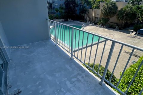 Condominio en alquiler en North Miami, Florida, 53.51 m2 № 1960818 - foto 24