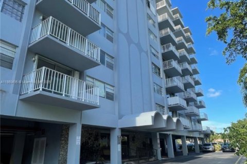 Condominio en alquiler en North Miami, Florida, 53.51 m2 № 1960818 - foto 2